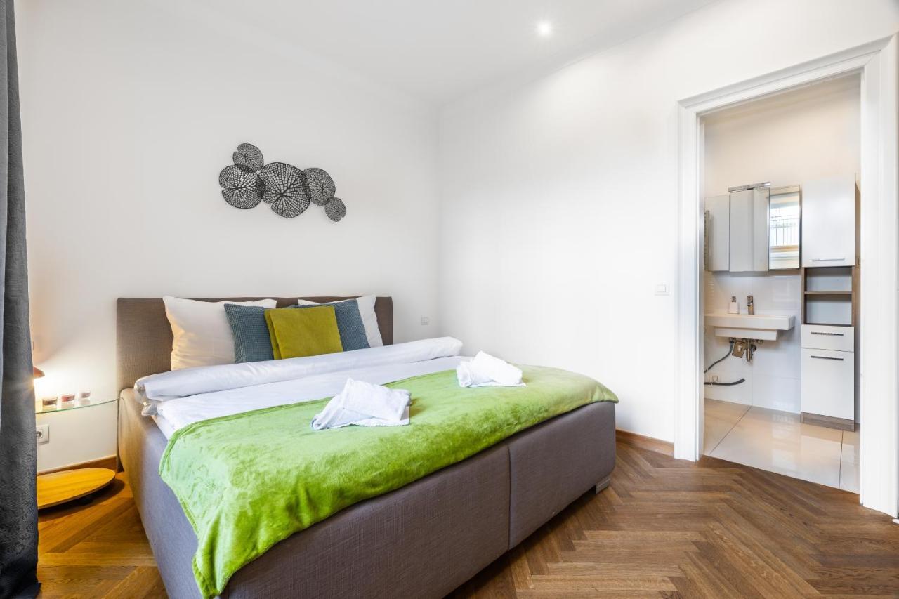 Dlouha Palace - Live In One Of The Best Streets Praag Buitenkant foto
