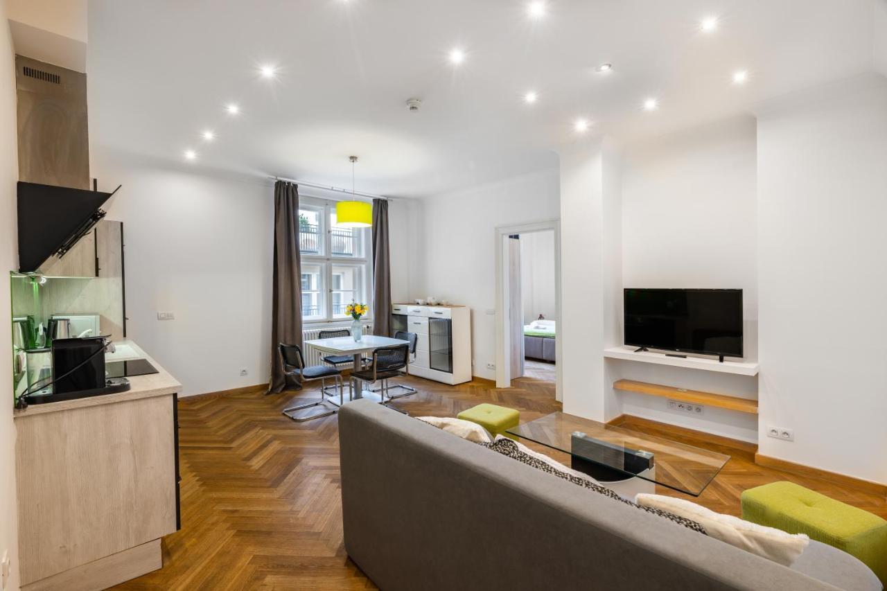 Dlouha Palace - Live In One Of The Best Streets Praag Buitenkant foto