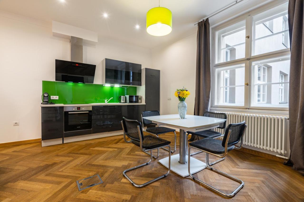 Dlouha Palace - Live In One Of The Best Streets Praag Buitenkant foto