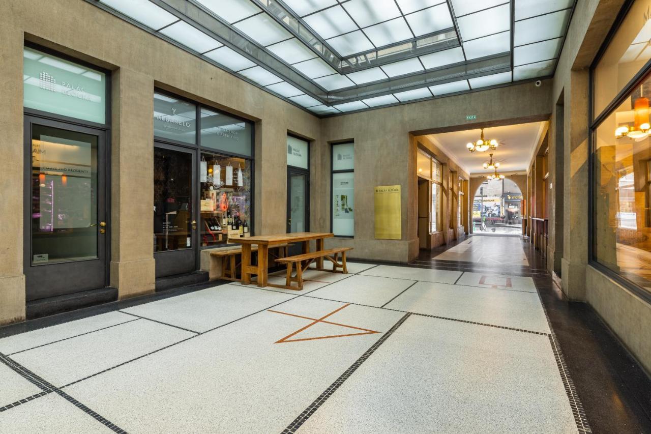 Dlouha Palace - Live In One Of The Best Streets Praag Buitenkant foto